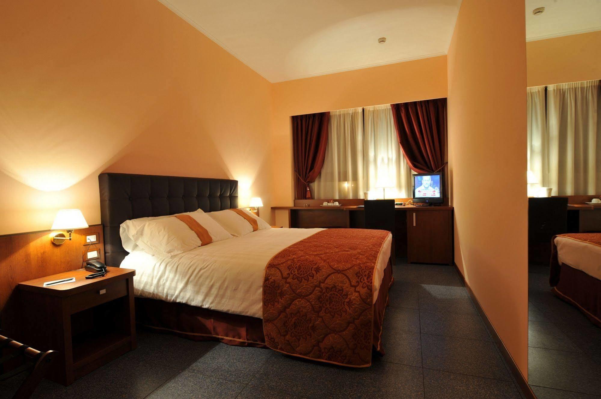 Galileo Palace Hotel Arezzo Exterior foto