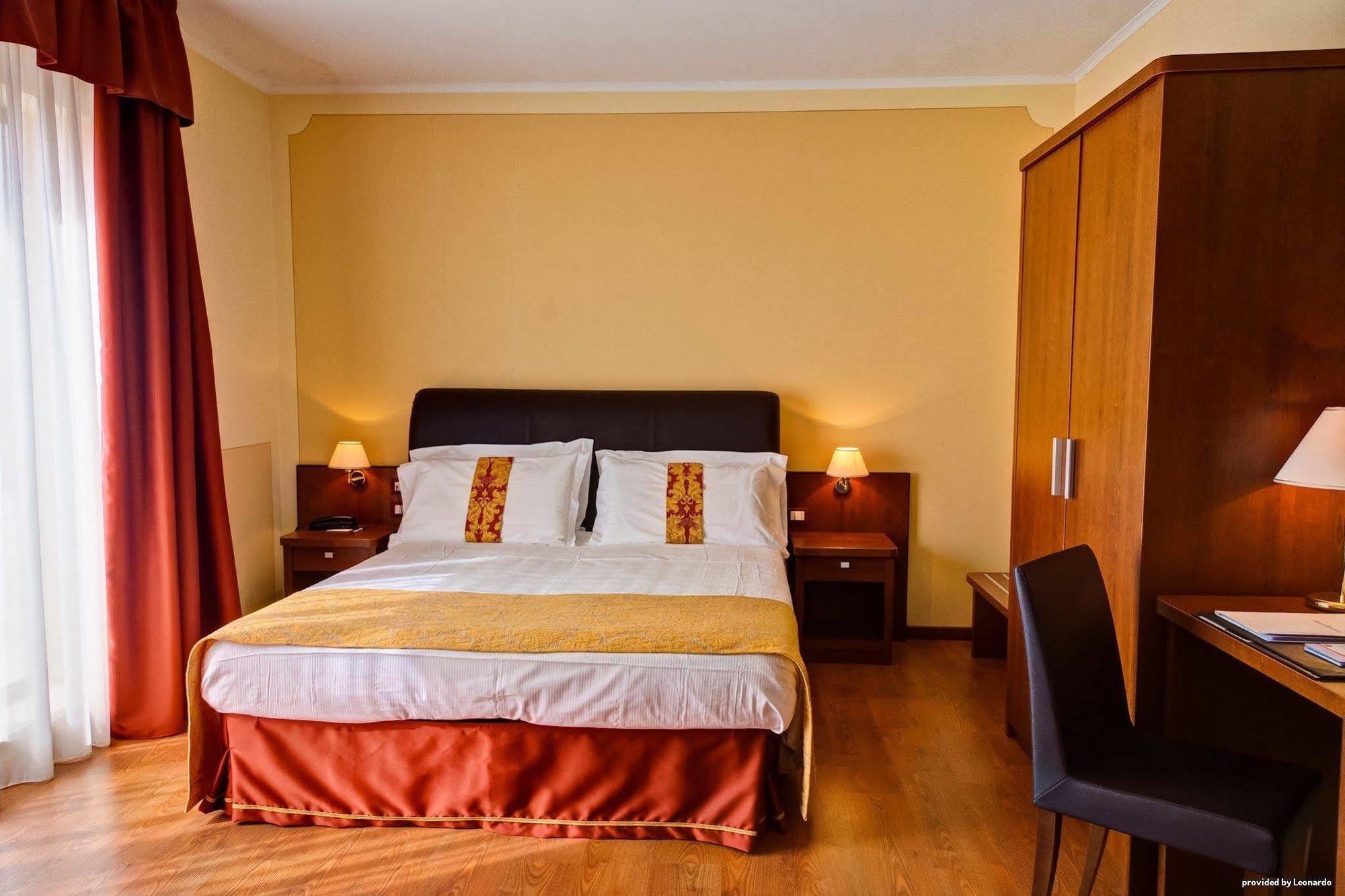 Galileo Palace Hotel Arezzo Zimmer foto